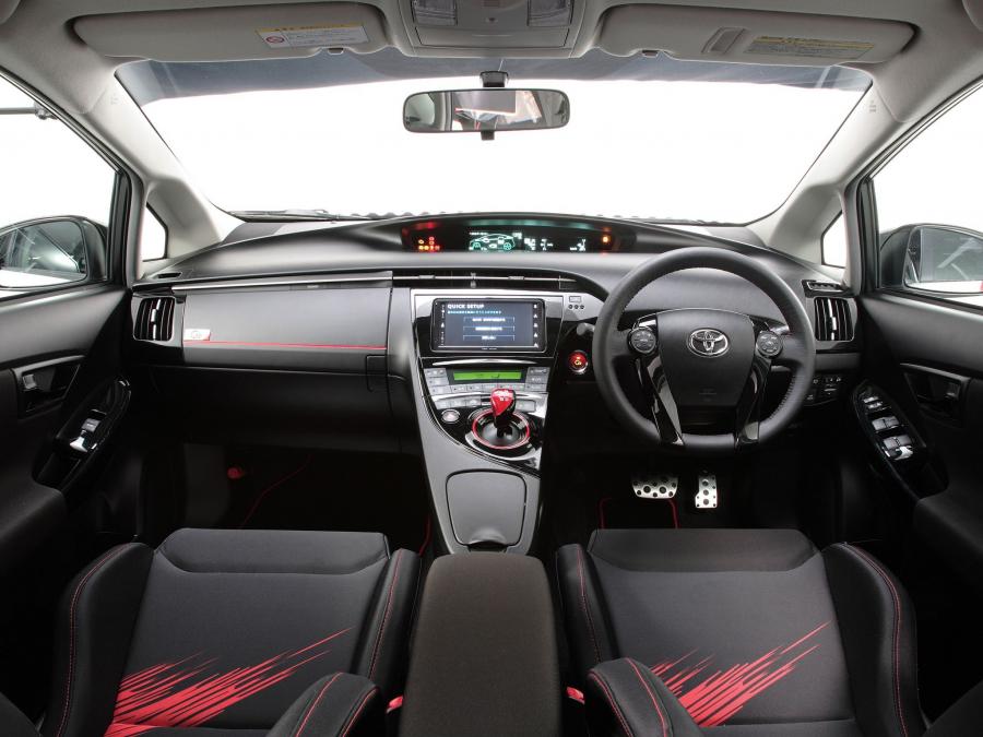  Toyota Prius G Sports Concept 2010 года  (фото 2 из 3)